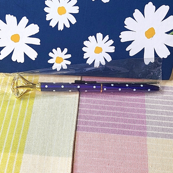 NWT: Daisy Hardcover Notebook & Pen Set - Picture 2 of 4
